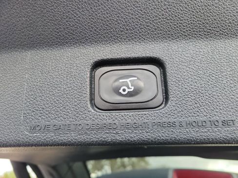 Used 2019 Ford Explorer XLT w/ Equipment Group 202A image 11