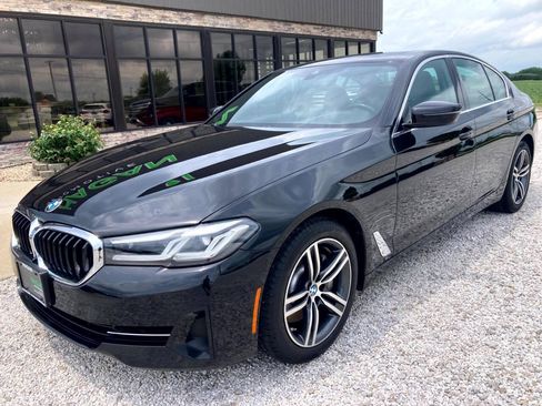 Used 2022 BMW 530i xDrive w/ Premium Package AWD/4WD image 2