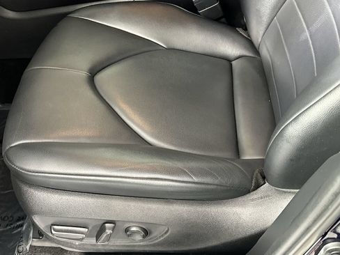 Used 2021 Toyota Highlander XLE FWD image 12