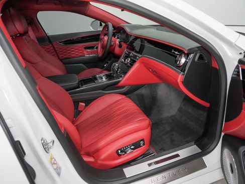 Used 2020 Bentley Flying Spur W12 image 2