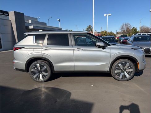 New 2026 Mitsubishi Outlander SE FWD image 4