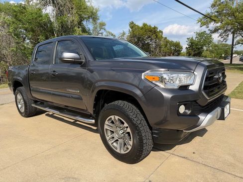 Used 2016 Toyota Tacoma SR5 w/ Towing Package image 1