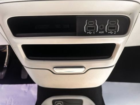 Used 2023 Chrysler Pacifica Touring-L FWD image 26