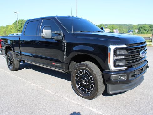 Used 2025 Ford F350 Platinum AWD/4WD image 4