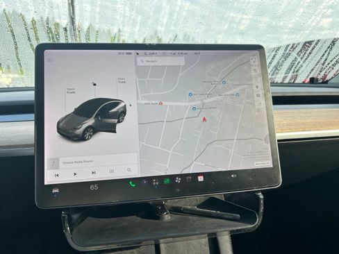 Used 2021 Tesla Model Y Long Range AWD/4WD image 11