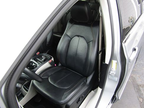 Used 2017 Chrysler Pacifica Touring-L image 30