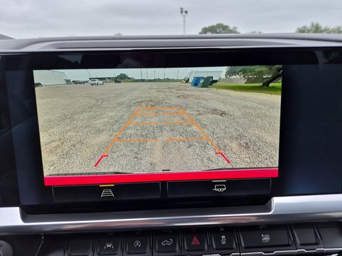 Used 2023 Chevrolet Silverado 1500 LT AWD/4WD image 15