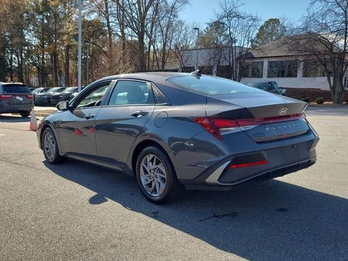 Used 2024 Hyundai Elantra SEL image 2