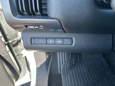Used 2023 Nissan Pathfinder SL w/ Black Appearance Package AWD/4WD image 13