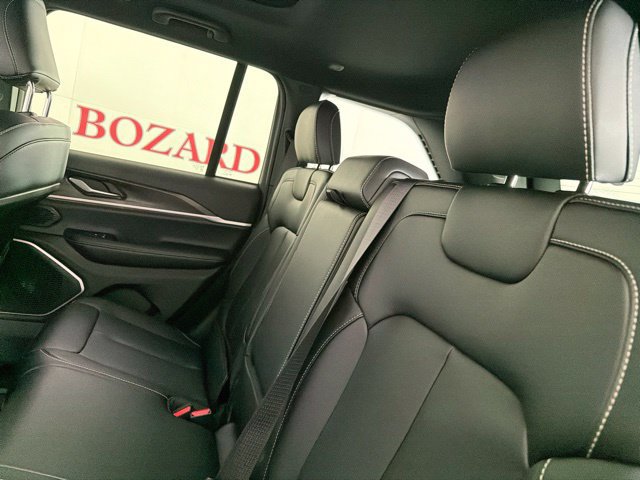 Used 2026 Jeep Grand Cherokee Limited w/ Limited Altitude Package AWD/4WD image 31