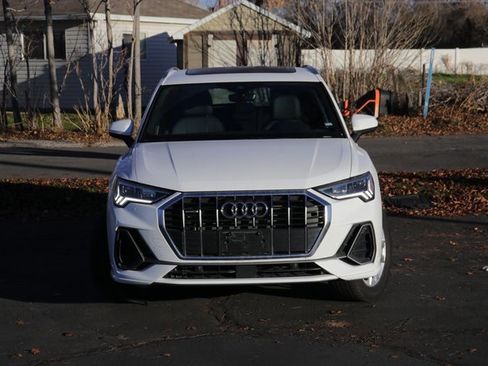 Used 2025 Audi Q3 2.0T Premium image 2