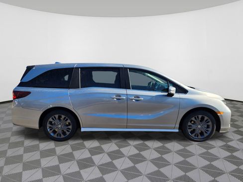 New 2026 Honda Odyssey Touring image 6