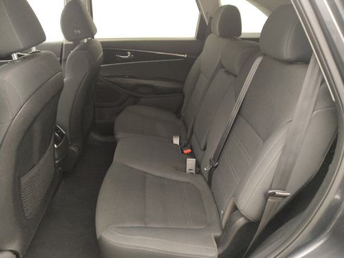 Used 2020 Kia Sorento LX FWD image 18