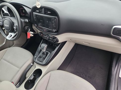 Used 2023 Kia Soul LX w/ LX Technology Package FWD image 25