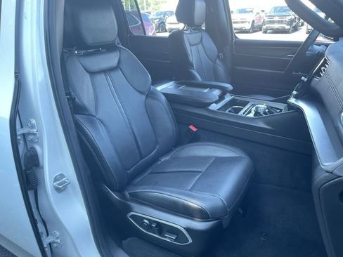 Used 2025 Jeep Wagoneer Series II AWD/4WD image 28