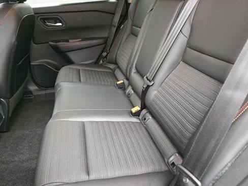 Used 2025 Nissan Rogue SV AWD/4WD image 14