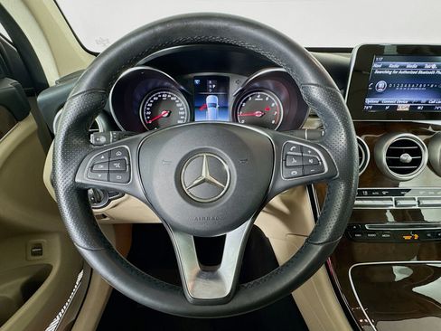 Used 2018 Mercedes-Benz GLC 300 w/ Premium Package image 11