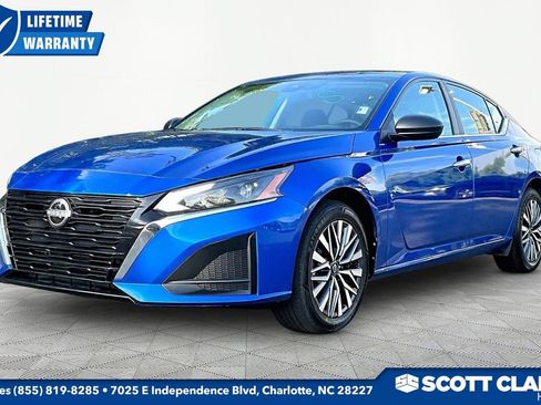 Used 2025 Nissan Altima 2.5 SV AWD/4WD image 3