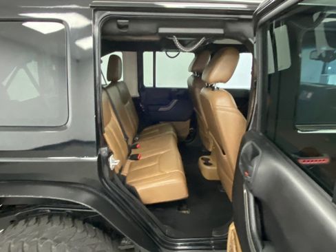 Used 2016 Jeep Wrangler Unlimited Rubicon w/ Connectivity Group AWD/4WD image 36