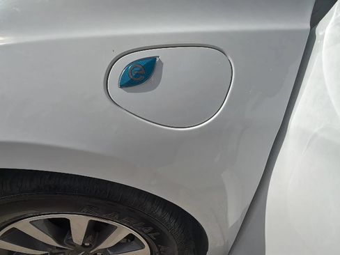 Used 2024 Chrysler Pacifica Limited FWD image 12