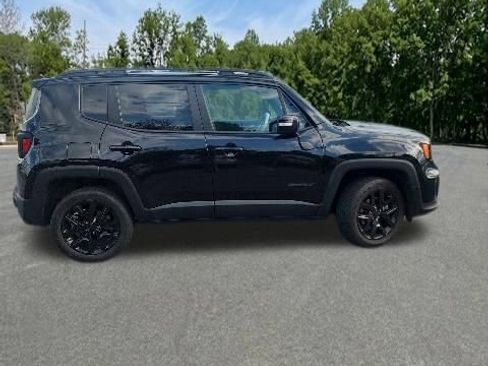 Used 2022 Jeep Renegade Altitude w/ Sun/Sound Group AWD/4WD image 8