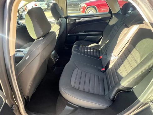 Used 2020 Ford Fusion SE FWD image 25