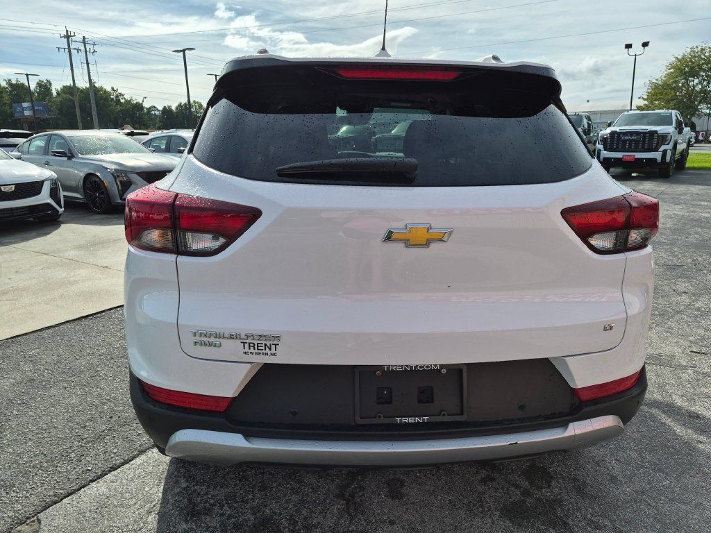 Used 2022 Chevrolet TrailBlazer LT w/ Convenience Package AWD/4WD image 3