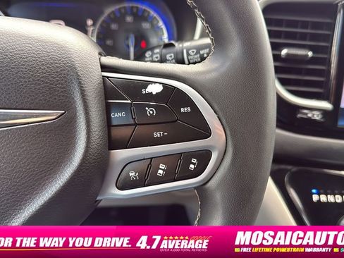 Used 2023 Chrysler Pacifica Touring-L FWD image 33