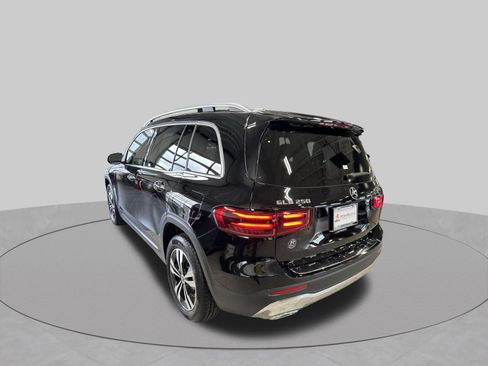 Used 2025 Mercedes-Benz GLB 250 image 36