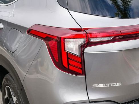 Used 2024 Kia Seltos EX FWD image 8