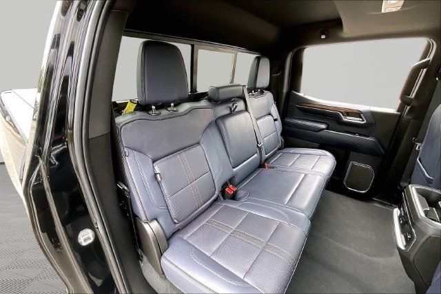 Used 2024 Chevrolet Silverado 1500 High Country AWD/4WD image 17