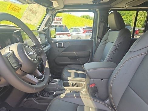 New 2025 Jeep Gladiator Sport w/ Premium Package image 11