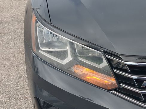 Used 2017 Volkswagen Passat 1.8T R-Line image 10