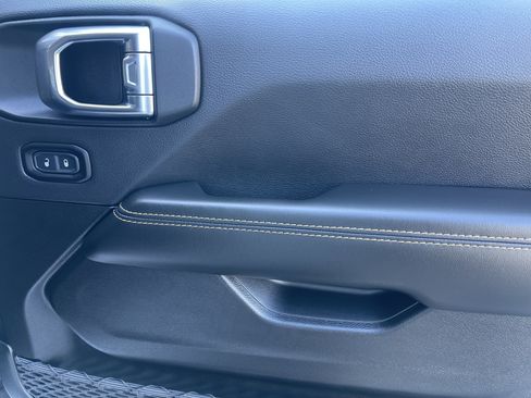 New 2025 Jeep Gladiator Sport image 28