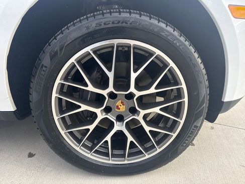 Used 2018 Porsche Macan image 15