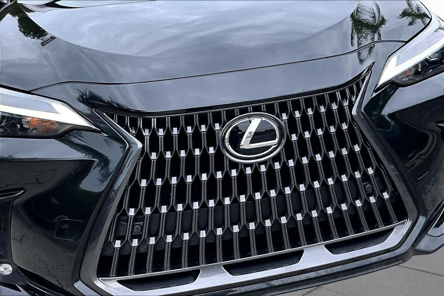 Used 2025 Lexus NX 250 FWD w/ Accessory Package (Z2) image 30
