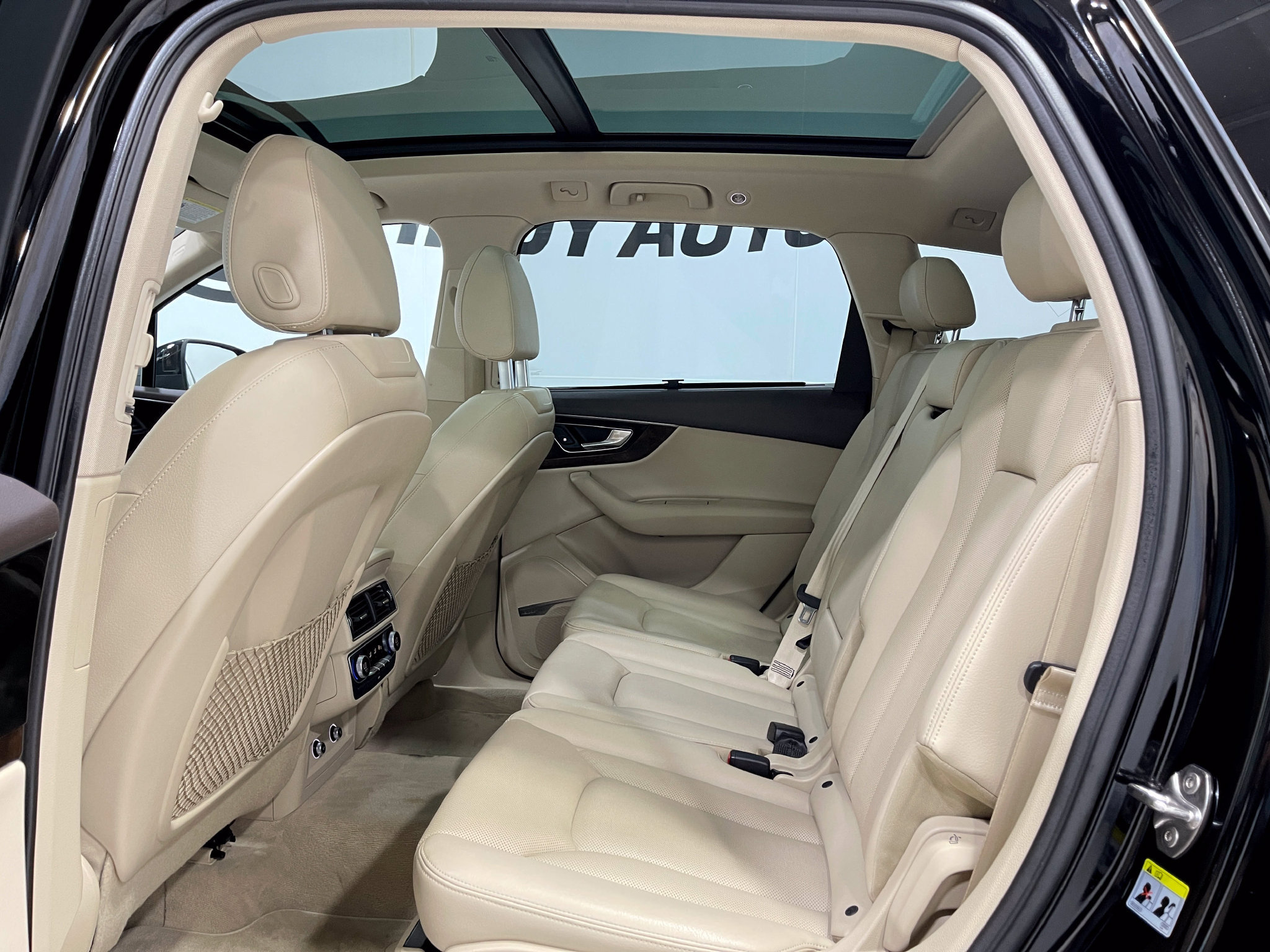 Used 2018 Audi Q7 3.0T Prestige w/ Prestige Package AWD/4WD image 30