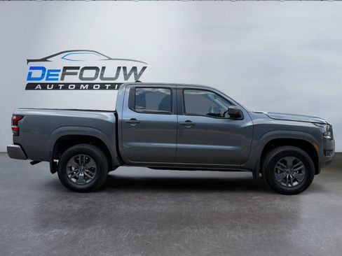 Used 2025 Nissan Frontier SV AWD/4WD image 2