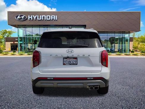 Used 2025 Hyundai Palisade SEL FWD image 3