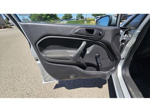 Used 2015 Ford Fiesta S image 9