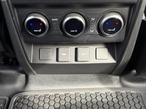 Certified 2024 Land Rover Defender 130 V8 image 39