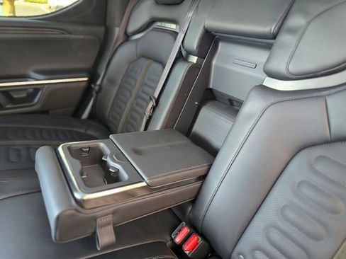 Used 2022 Rivian R1T Launch Edition image 32