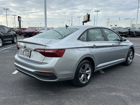 Used 2023 Volkswagen Jetta SE w/ Panoramic Sunroof Package image 5