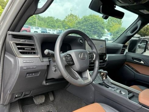 Used 2026 Lexus GX 550 w/ Cold Area Package AWD/4WD image 16