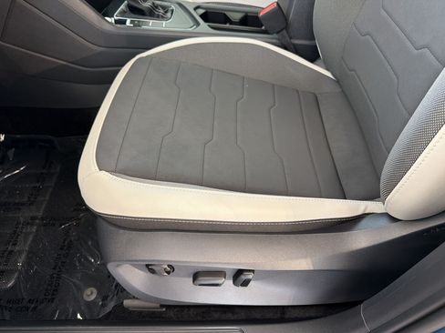New 2026 Volkswagen Taos SE FWD image 16