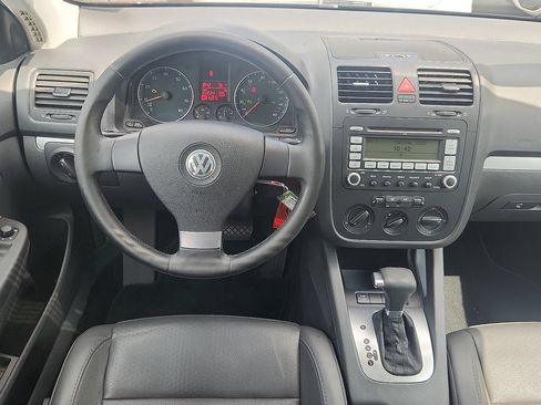 Used 2009 Volkswagen Jetta SE FWD image 3