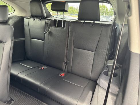 Used 2022 Toyota Highlander XLE AWD/4WD image 10