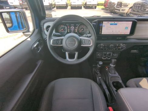 Used 2025 Jeep Wrangler Unlimited Sahara w/ Safety Group AWD/4WD image 17