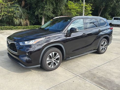 Used 2020 Toyota Highlander XLE FWD image 10