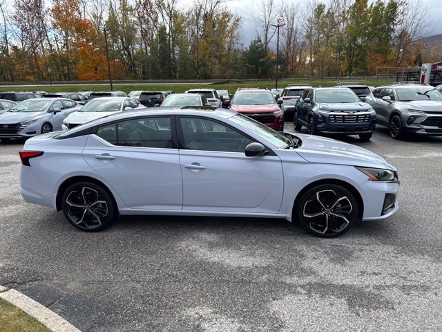 Used 2025 Nissan Altima 2.5 SR w/ SR Premium Package AWD/4WD image 17